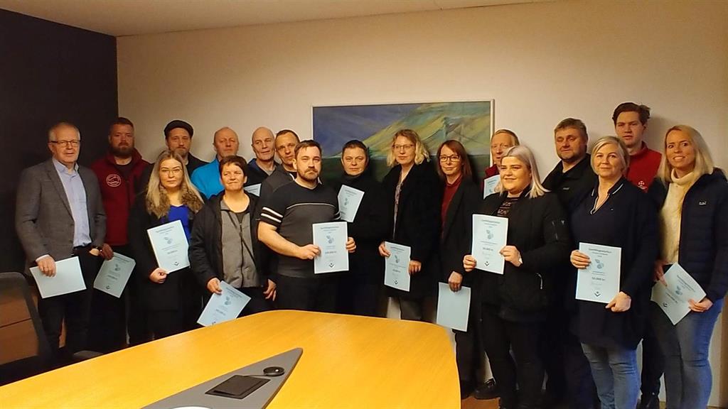 Frá afhendingu samfélagsstyrkja á Ísafirði