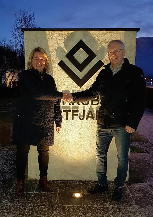 Handsal úti.jpg Handsal úti.jpg