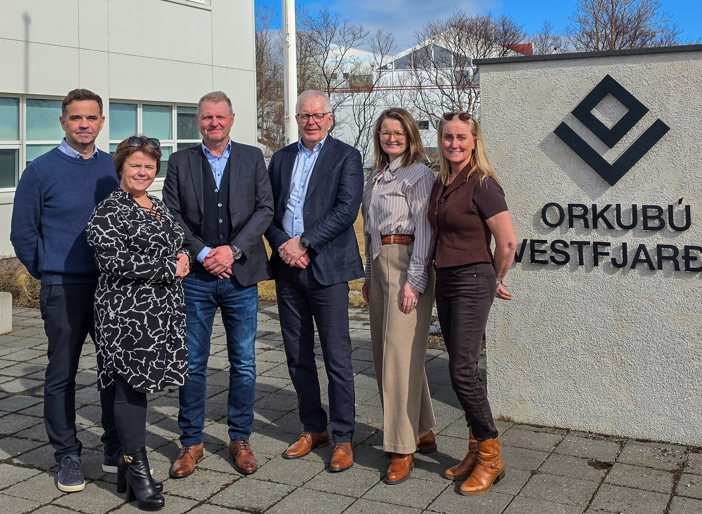 2026 Stjórn OV ásamt orkubússtjóra.jpg